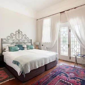 Barry Hall דירה